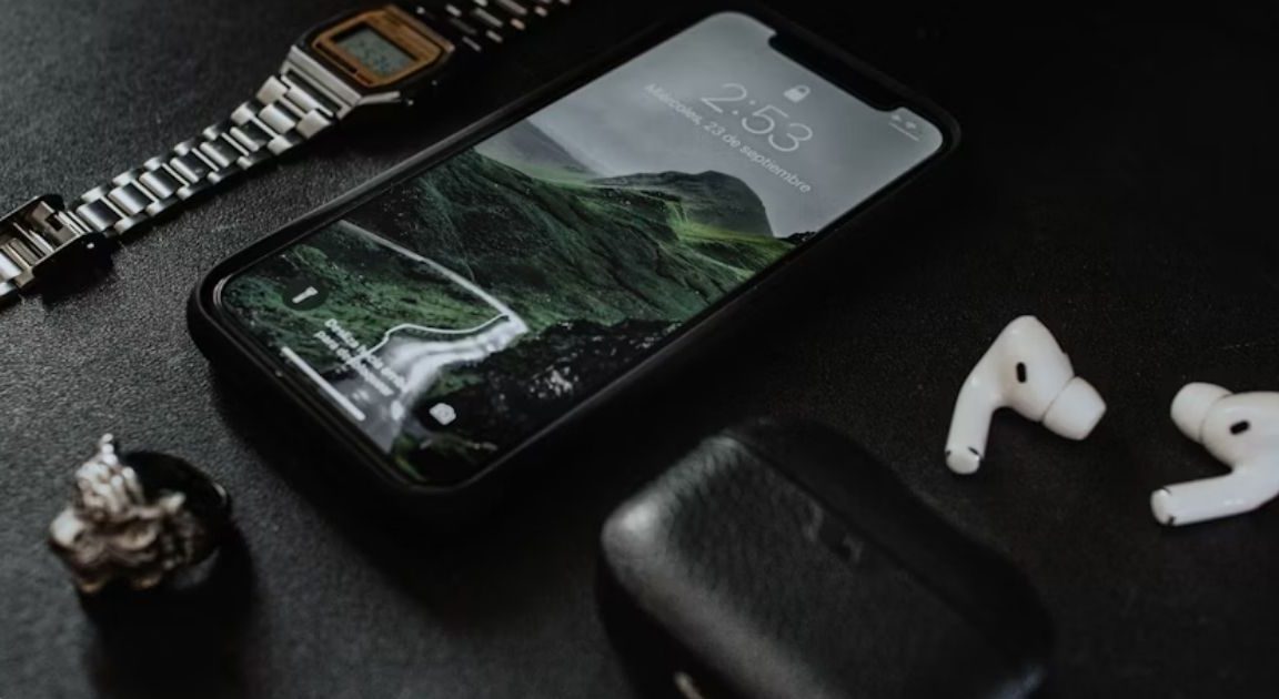 10 Accessori Smart per Nomadi Digitali: Viaggia Leggero